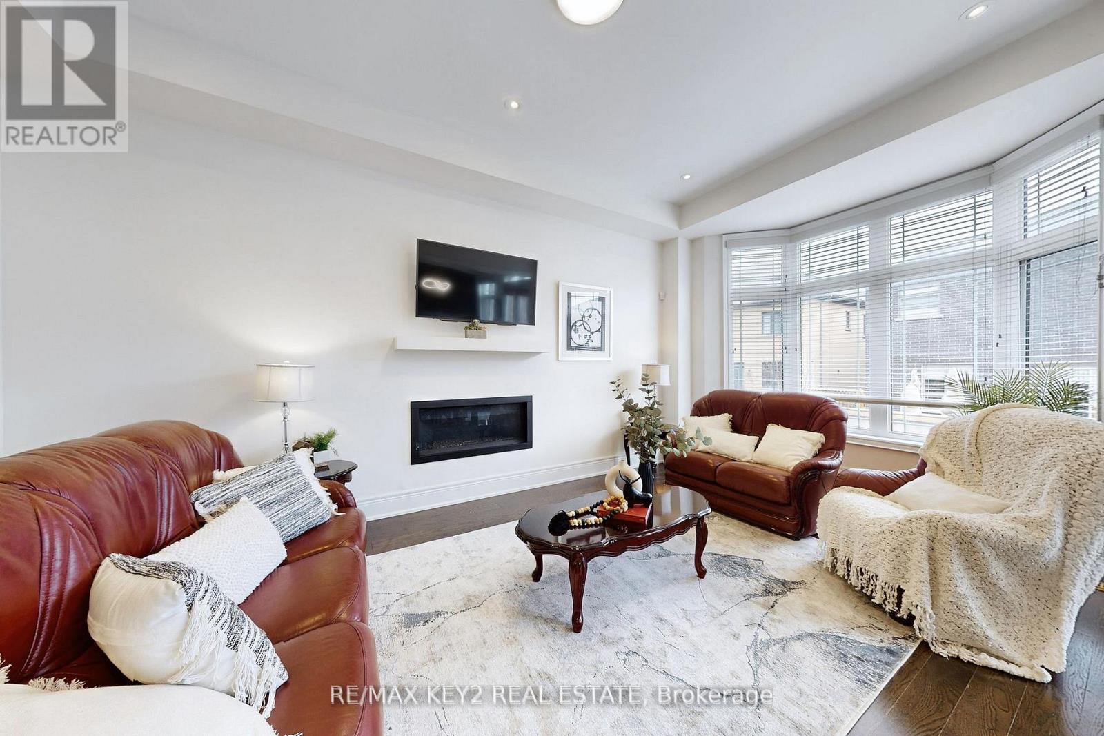 10 Lyle Way, Brampton, Ontario  L6X 5P8 - Photo 6 - W13049508