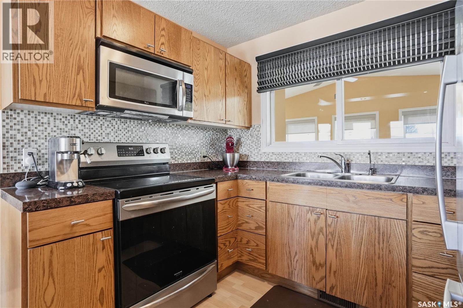 5 Morin Crescent, Gravelbourg, Saskatchewan  S0H 1X0 - Photo 8 - SK033906