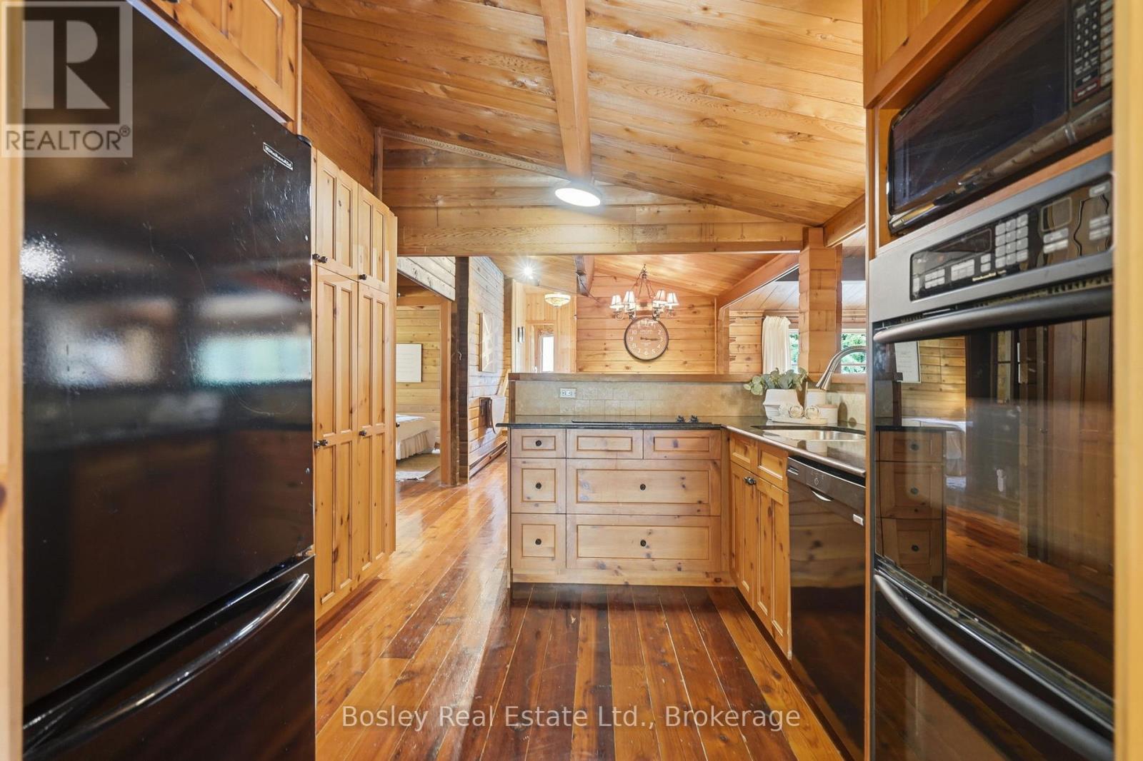 150 St Moritz Crescent, Blue Mountains, Ontario  L9Y 0S6 - Photo 23 - X13049254