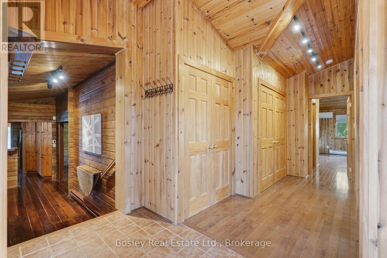 150 St Moritz Crescent, Blue Mountains, Ontario  L9Y 0S6 - Photo 8 - X13049254