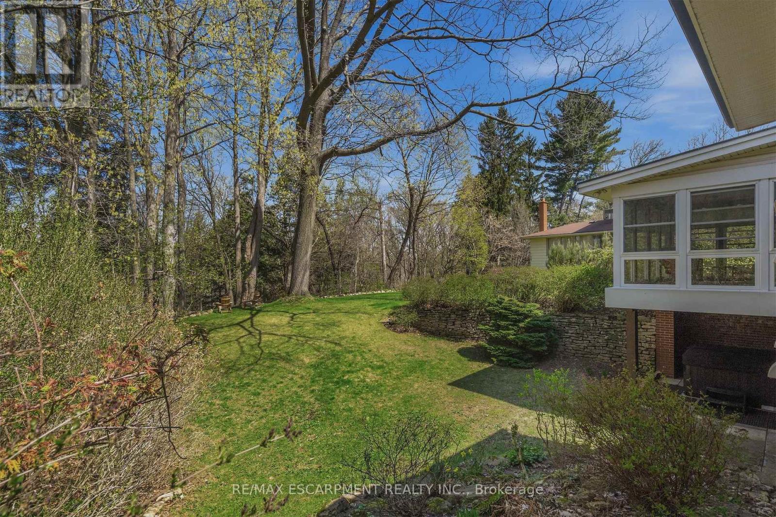 88 Bertram Drive, Hamilton, Ontario  L9H 4T7 - Photo 2 - X13049478