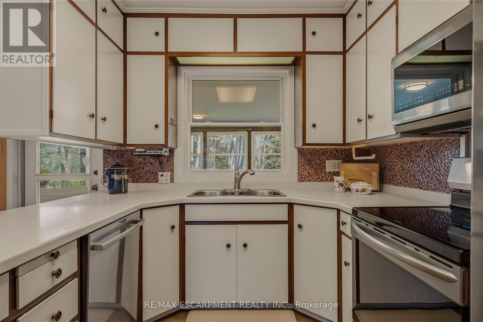 88 Bertram Drive, Hamilton, Ontario  L9H 4T7 - Photo 8 - X13049478