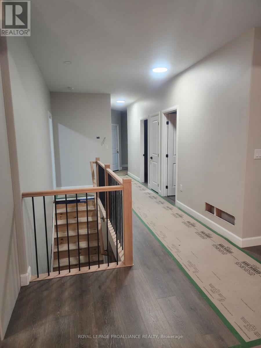 37 Rosewood Drive, Quinte West (Frankford Ward), Ontario  K0K 2C0 - Photo 4 - X12761424