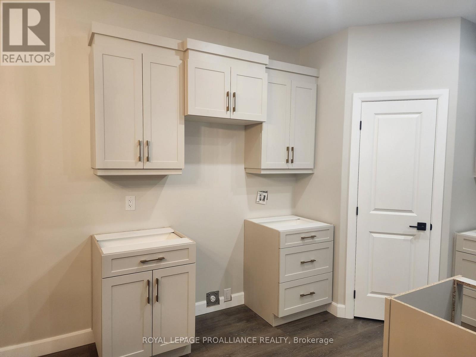 37 Rosewood Drive, Quinte West (Frankford Ward), Ontario  K0K 2C0 - Photo 3 - X12761424