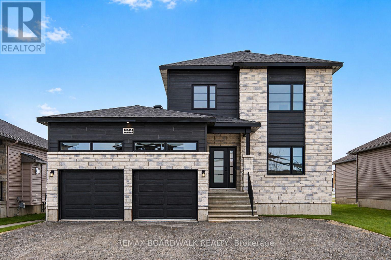 444 AURORA STREET, Russell, Ontario