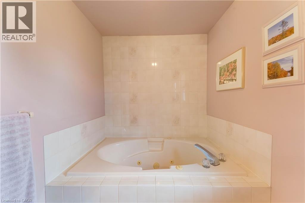 11 Darlington Place, Kitchener, Ontario  N2A 3M3 - Photo 32 - 40818883