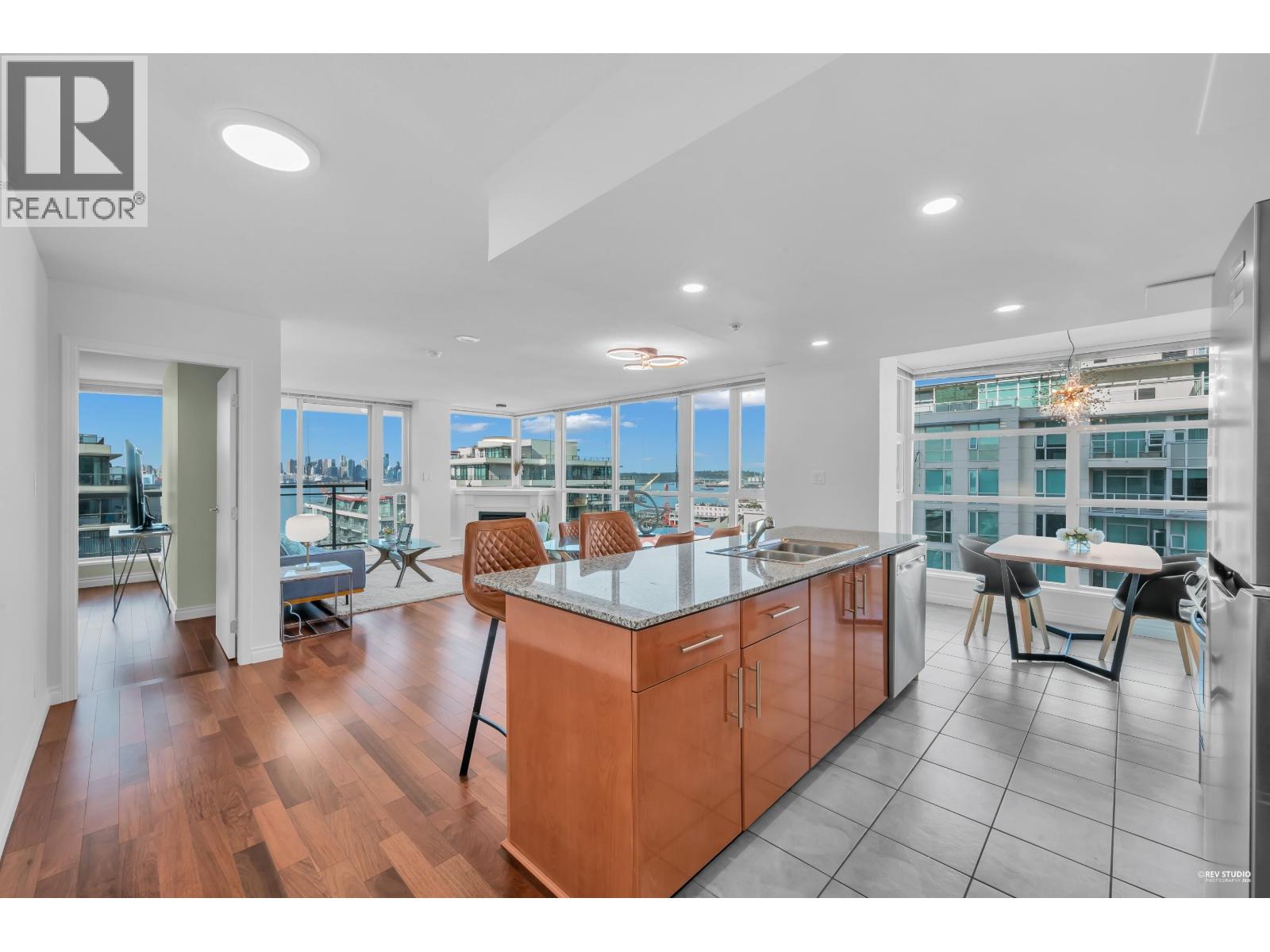 1206 188 E Esplanade, North Vancouver, British Columbia  V7L 4Y1 - Photo 13 - R3116155