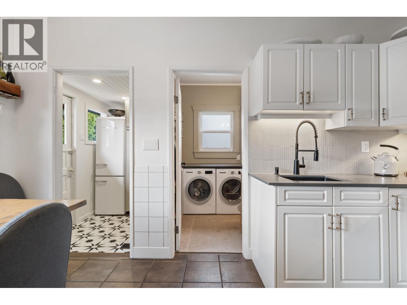 737-745 St. Andrews Avenue, North Vancouver, British Columbia  V7L 3L1 - Photo 30 - R3113769