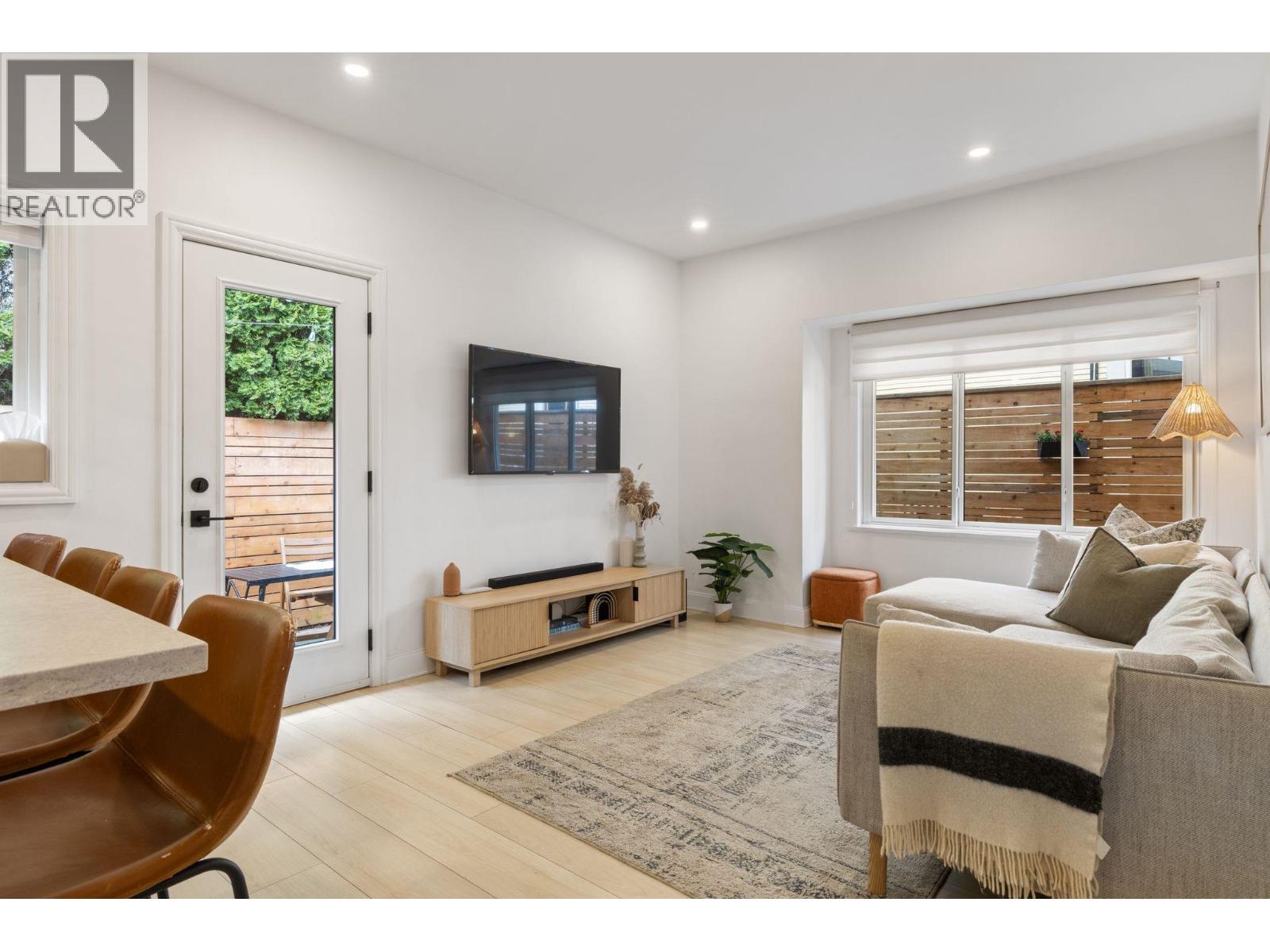 737-745 St. Andrews Avenue, North Vancouver, British Columbia  V7L 3L1 - Photo 6 - R3113769