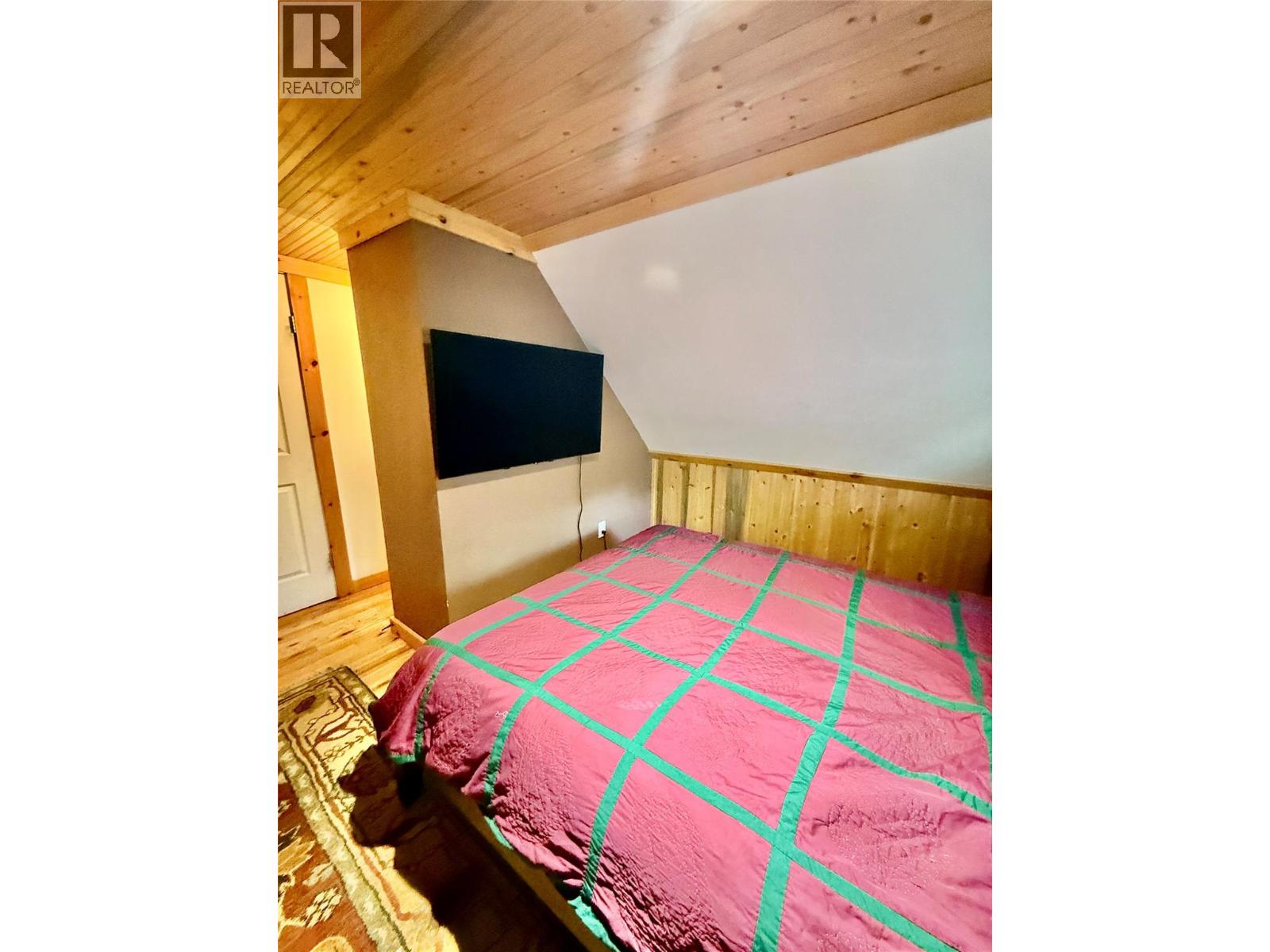 1017 Hume Street, Slocan, British Columbia  V0G 2C0 - Photo 12 - 10384776