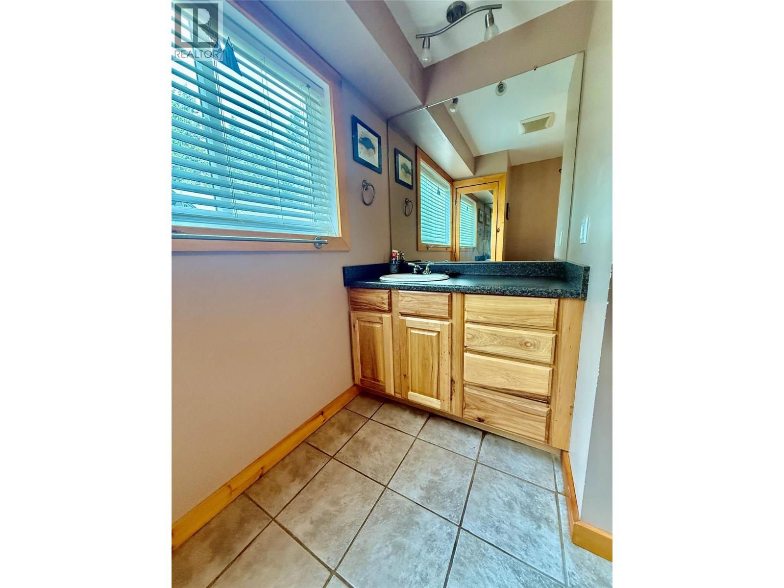 1017 Hume Street, Slocan, British Columbia  V0G 2C0 - Photo 6 - 10384776