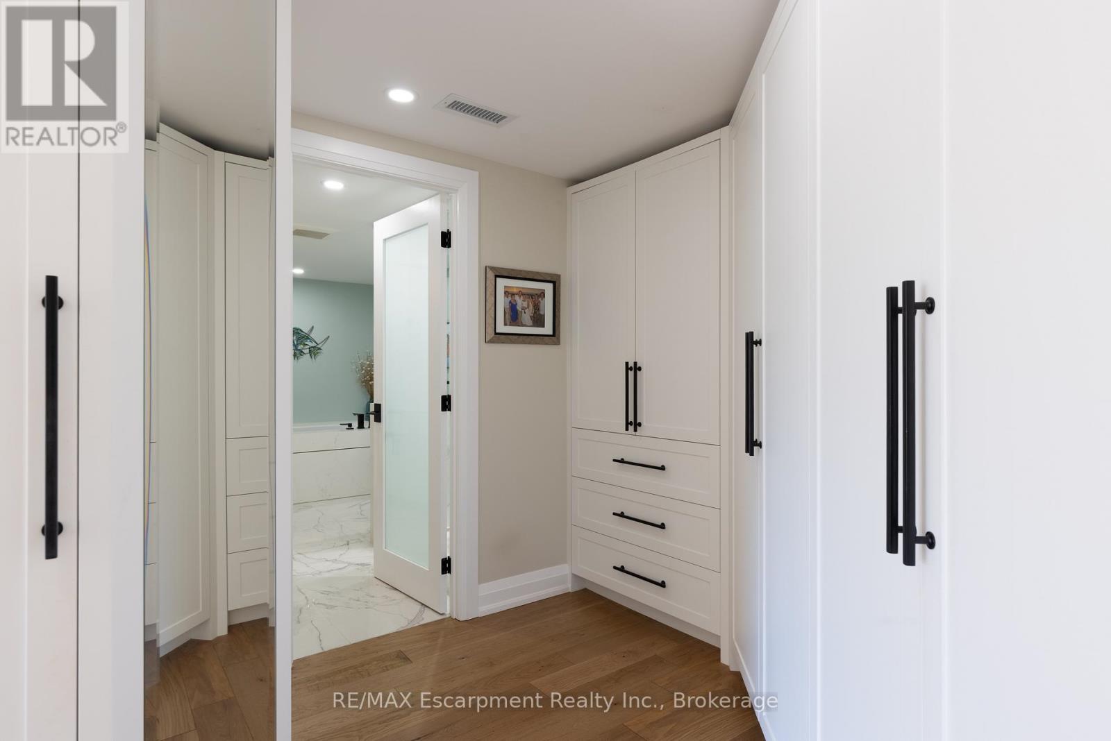 303 - 100 Lakeshore Road E, Oakville, Ontario  L6J 6M9 - Photo 23 - W13049720