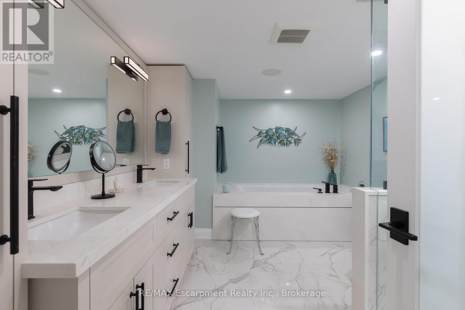 303 - 100 Lakeshore Road E, Oakville, Ontario  L6J 6M9 - Photo 24 - W13049720