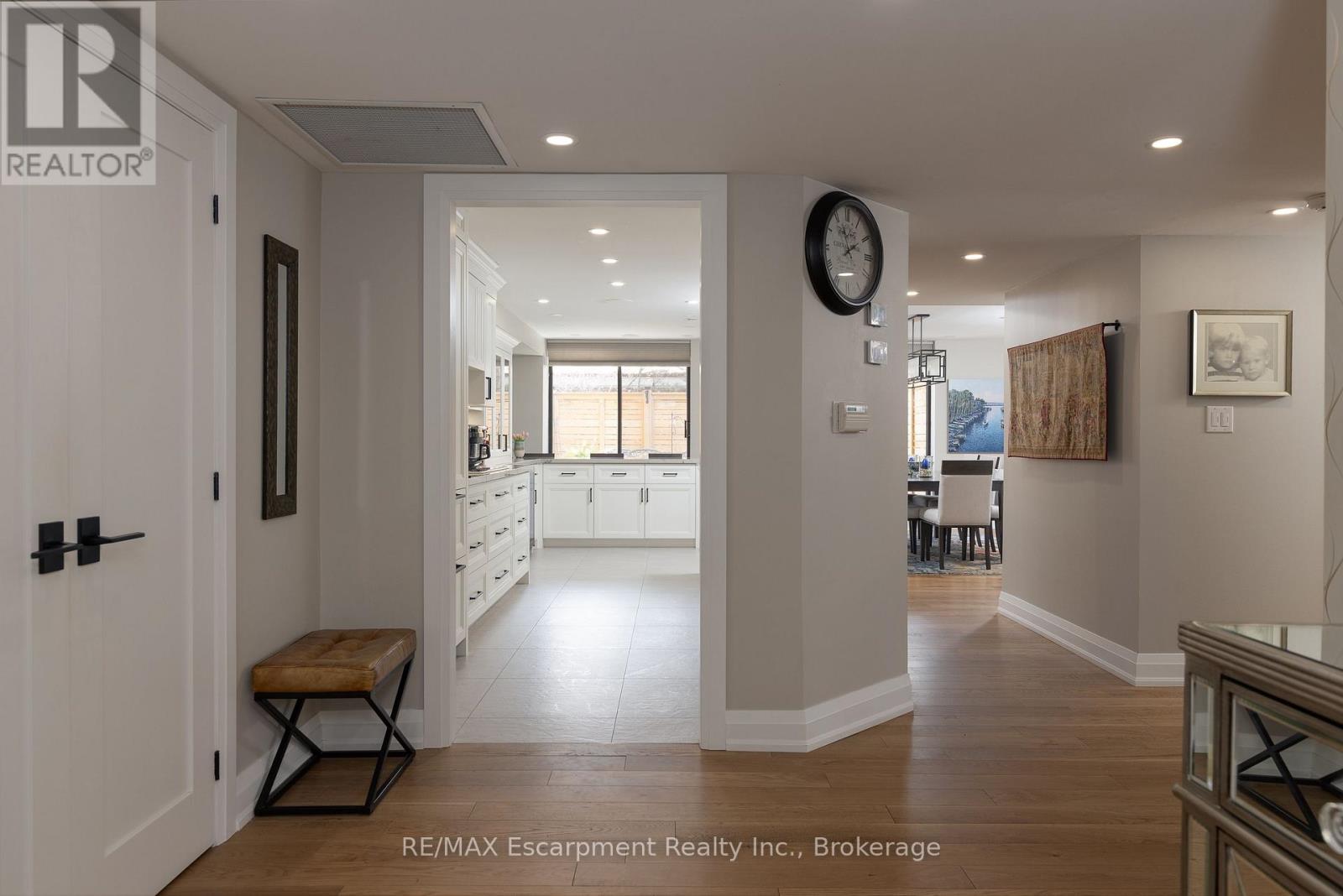 303 - 100 Lakeshore Road E, Oakville, Ontario  L6J 6M9 - Photo 4 - W13049720