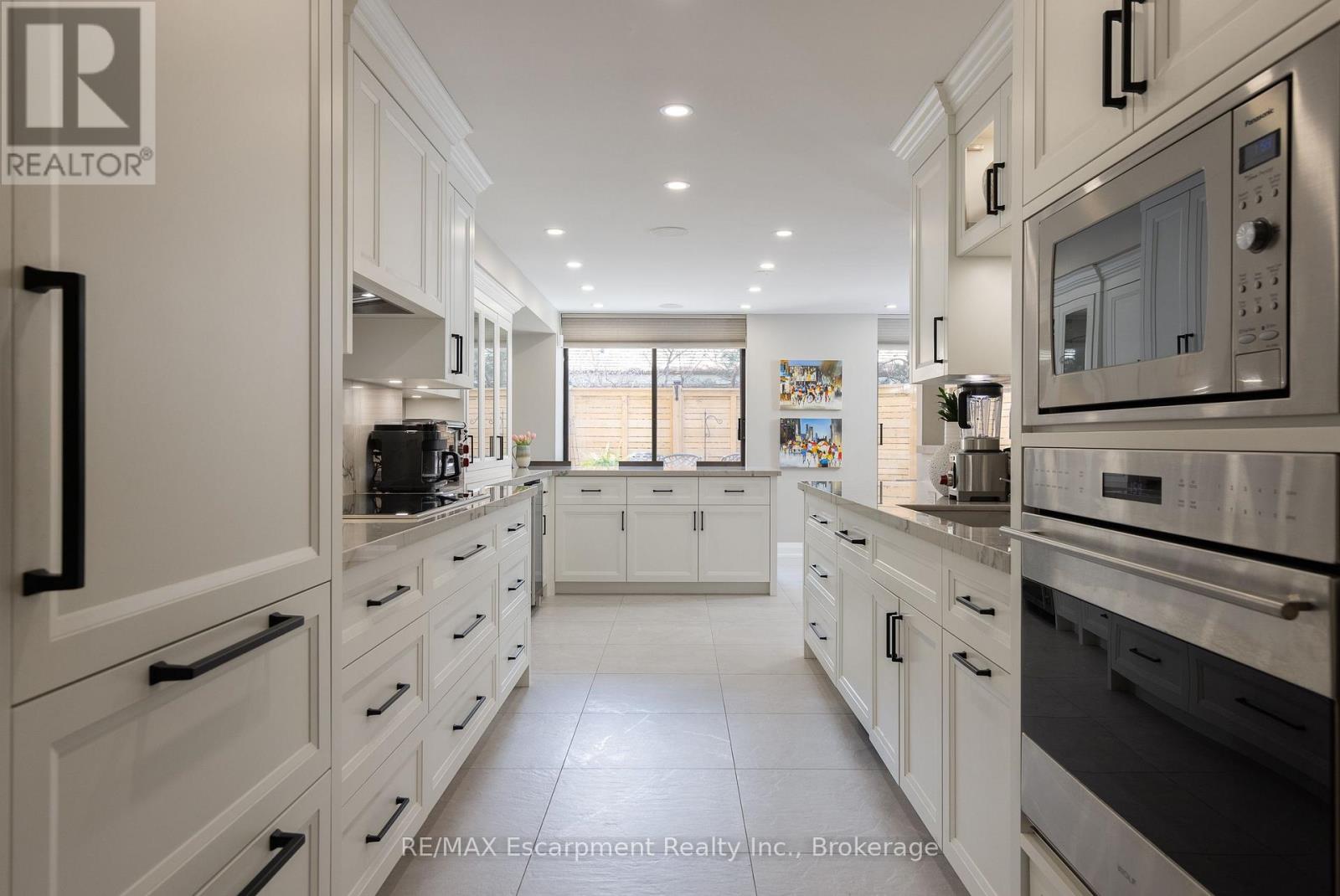 303 - 100 Lakeshore Road E, Oakville, Ontario  L6J 6M9 - Photo 5 - W13049720