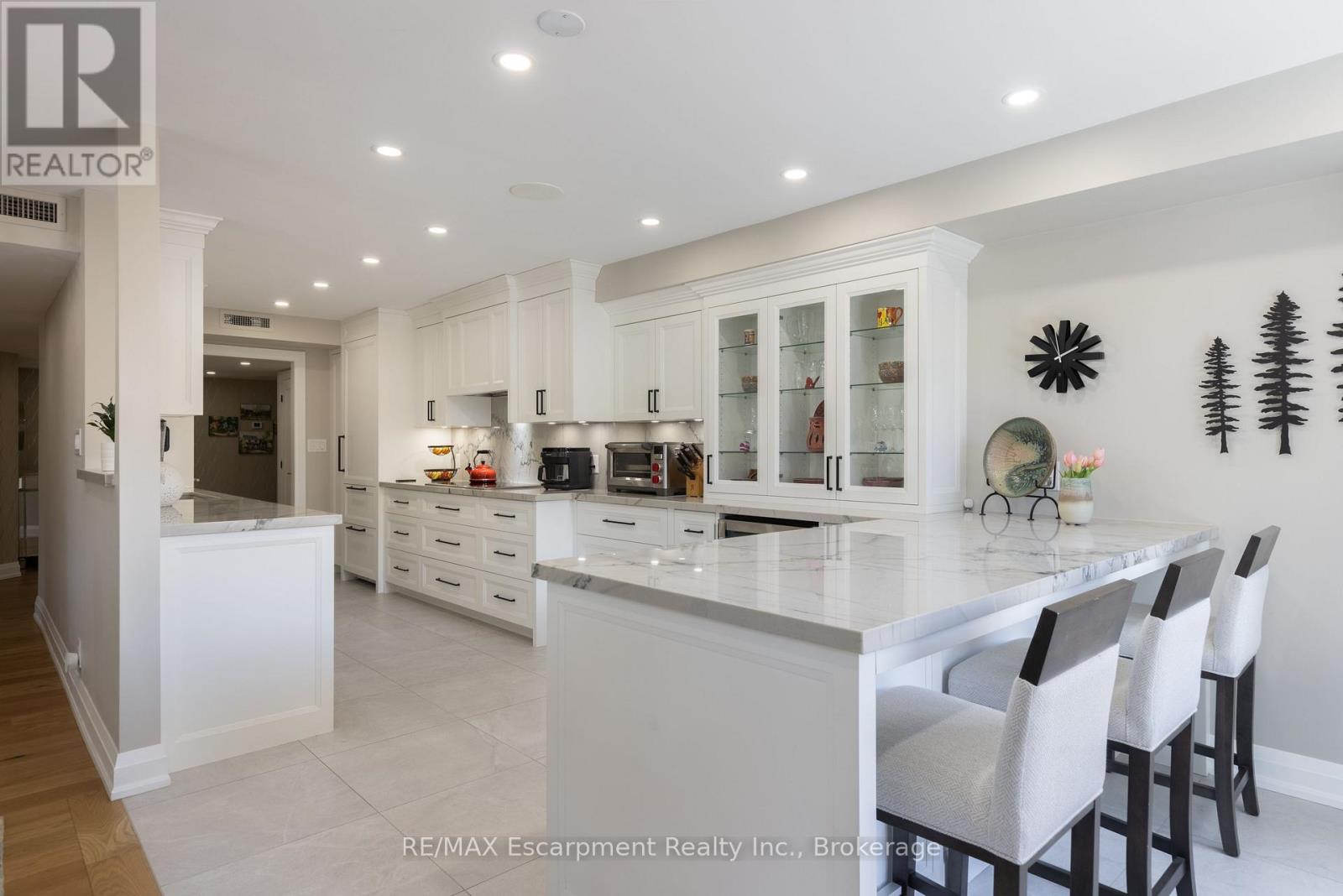 303 - 100 Lakeshore Road E, Oakville, Ontario  L6J 6M9 - Photo 6 - W13049720