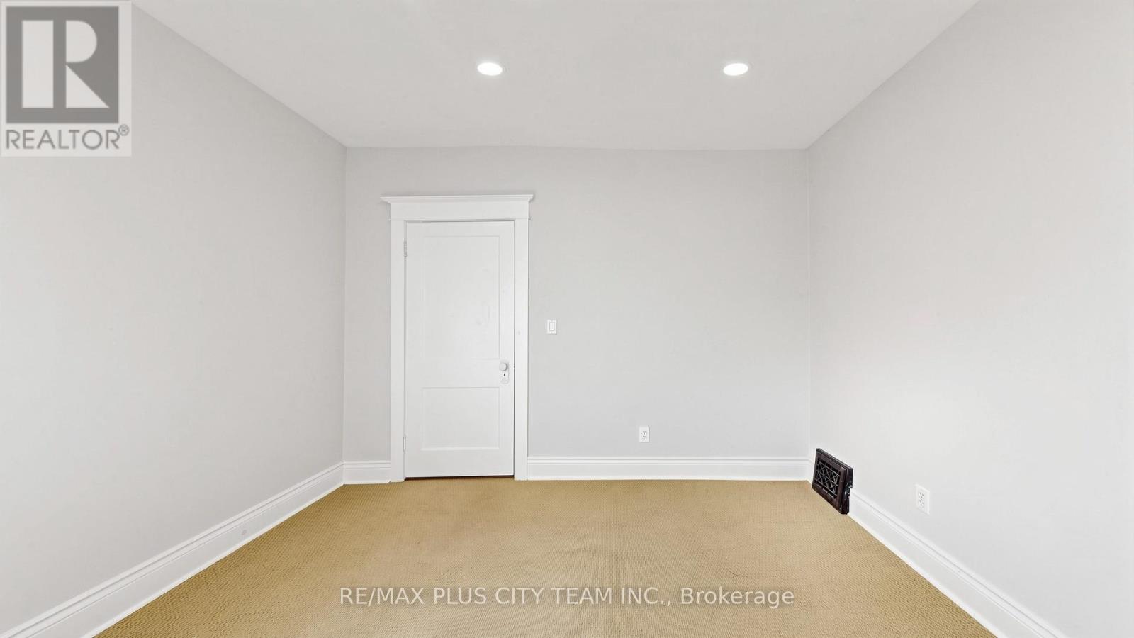 402 Woodbine Avenue, Toronto, Ontario  M4L 3P6 - Photo 17 - E13049100