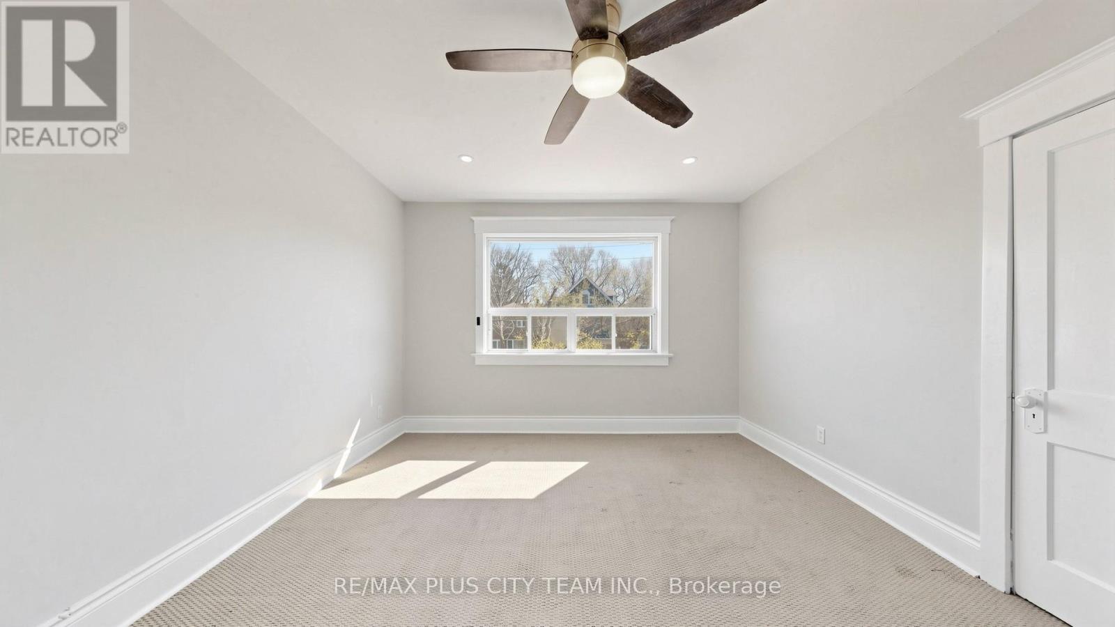 402 Woodbine Avenue, Toronto, Ontario  M4L 3P6 - Photo 13 - E13049100