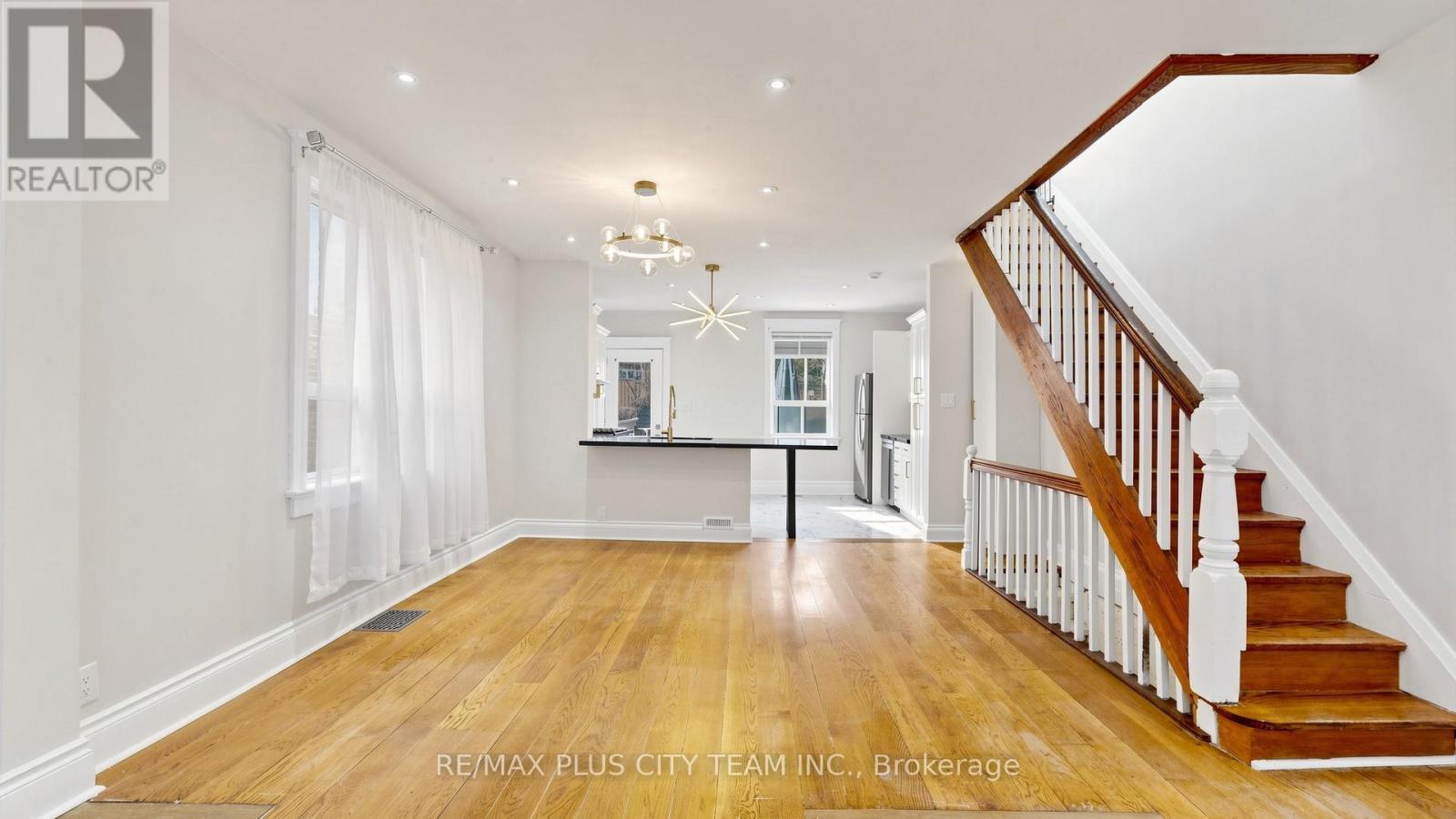 402 Woodbine Avenue, Toronto, Ontario  M4L 3P6 - Photo 8 - E13049100