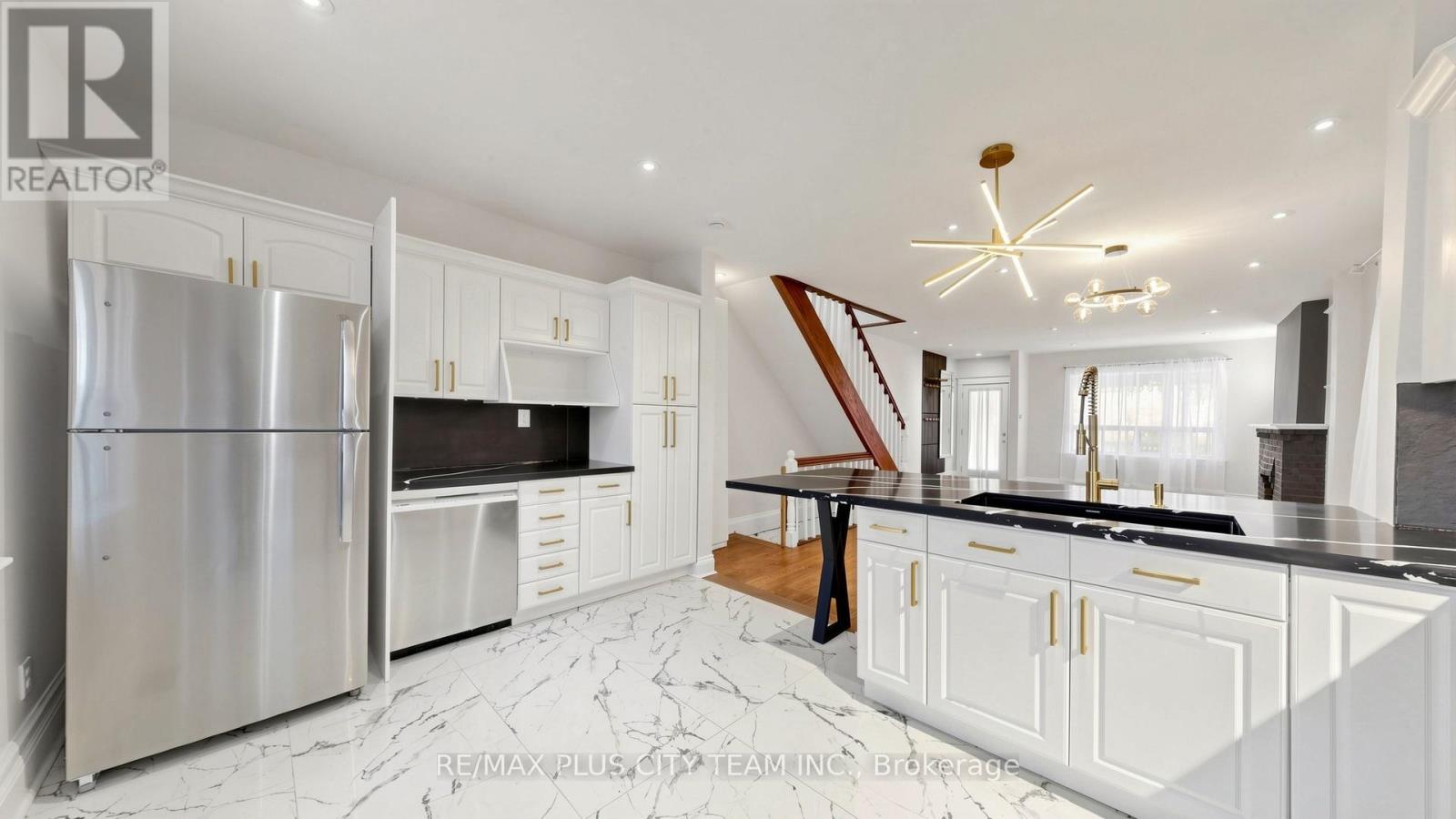 402 Woodbine Avenue, Toronto, Ontario  M4L 3P6 - Photo 10 - E13049100