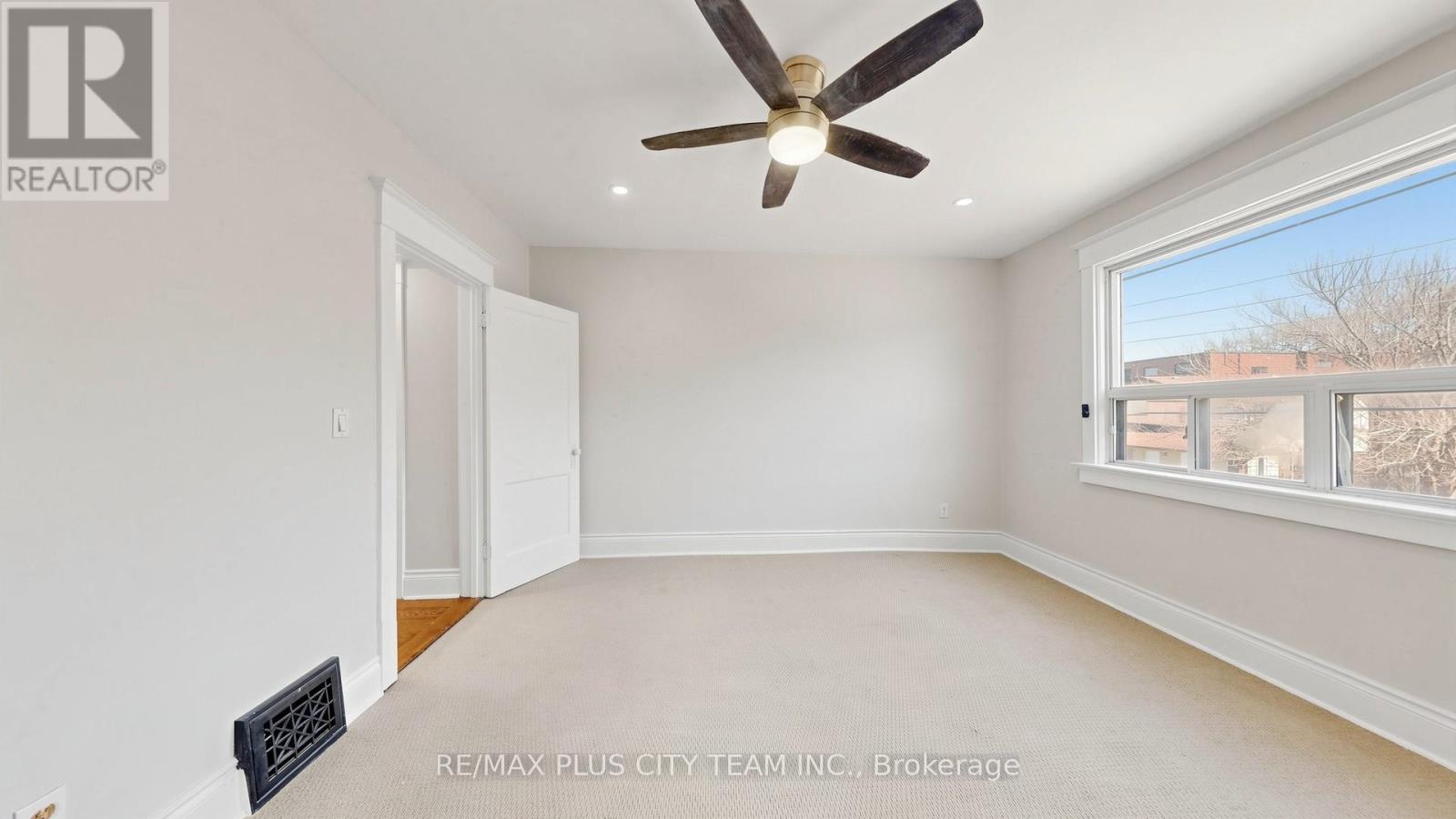 402 Woodbine Avenue, Toronto, Ontario  M4L 3P6 - Photo 14 - E13049100