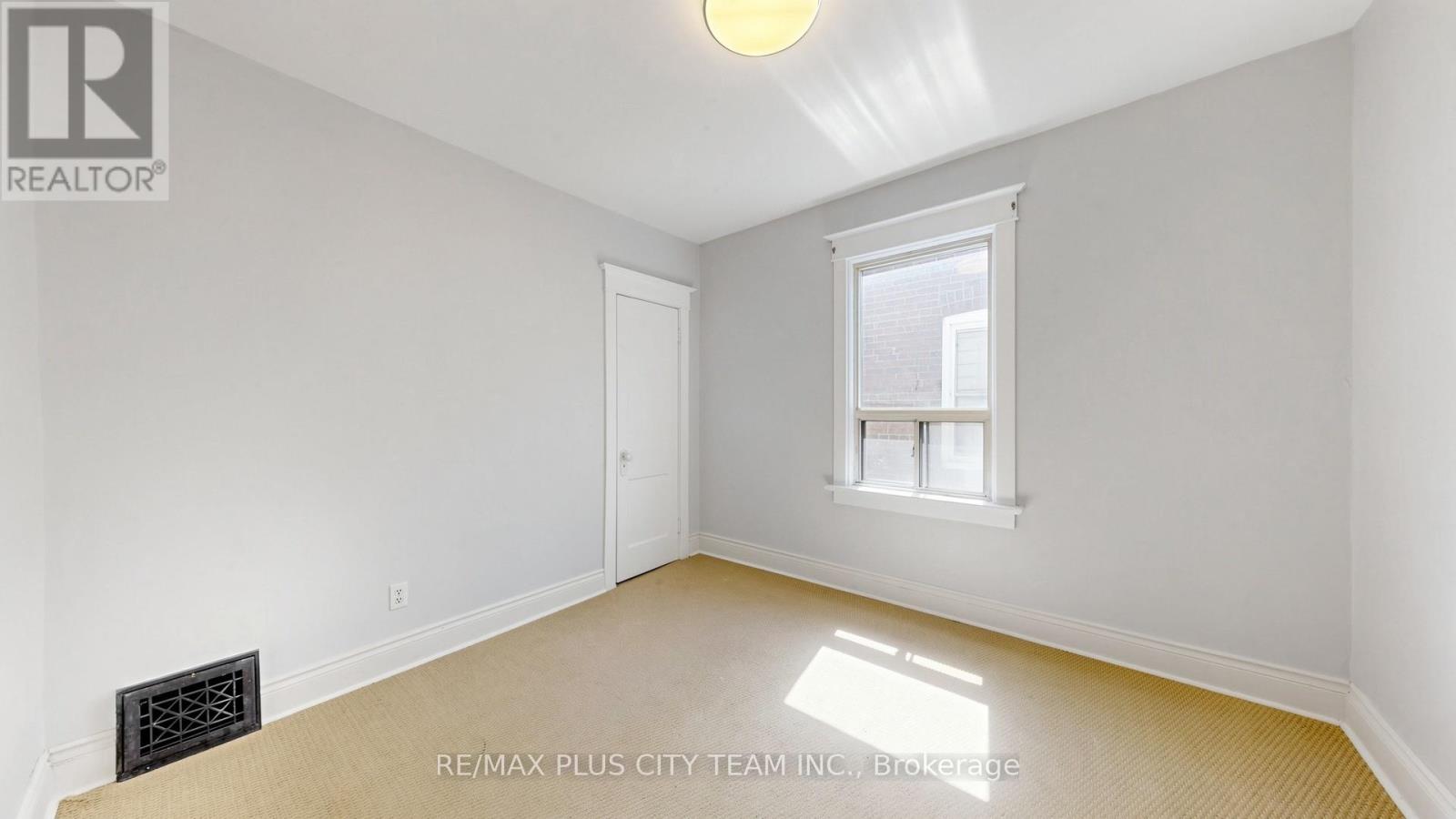 402 Woodbine Avenue, Toronto, Ontario  M4L 3P6 - Photo 16 - E13049100