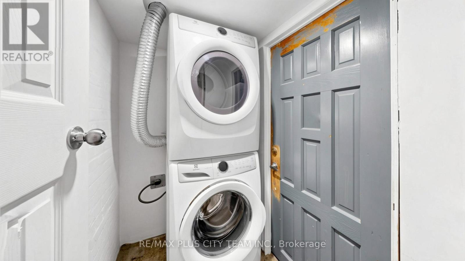 402 Woodbine Avenue, Toronto, Ontario  M4L 3P6 - Photo 21 - E13049100