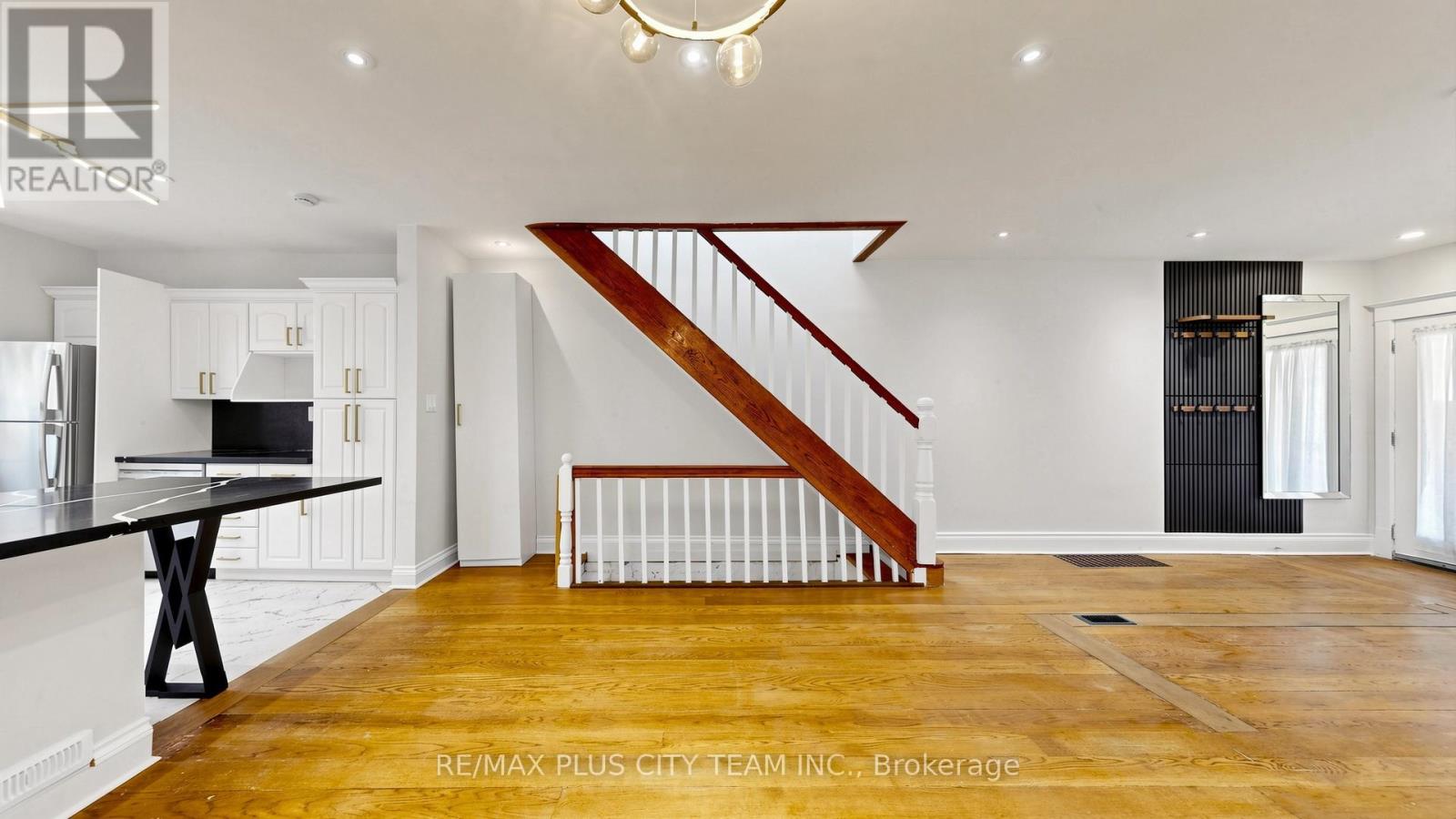 402 Woodbine Avenue, Toronto, Ontario  M4L 3P6 - Photo 7 - E13049100