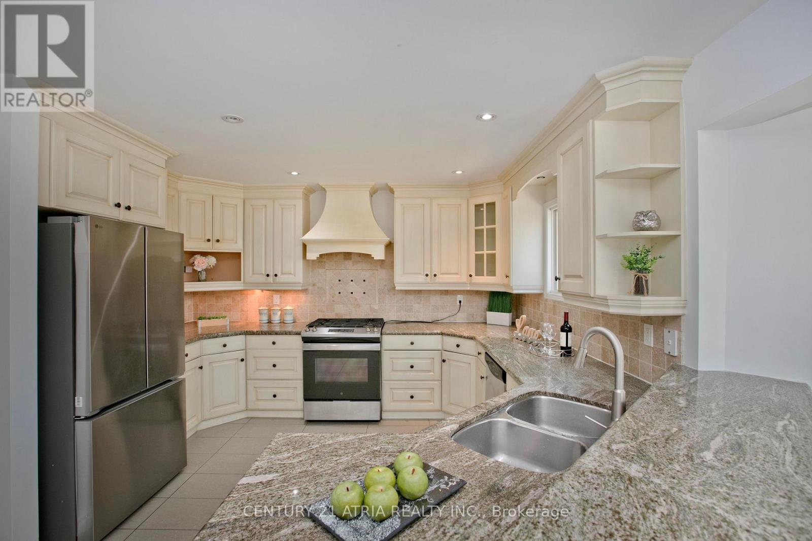 53 Conistan Road, Markham, Ontario  L3R 8K6 - Photo 7 - N13047668