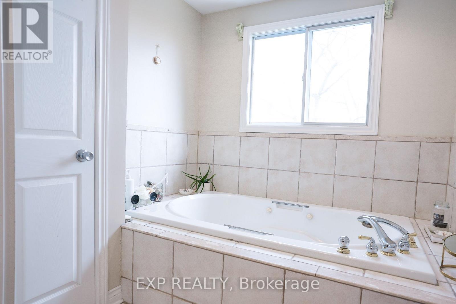 1266 Lakeview Drive, Oakville, Ontario  L6H 2M8 - Photo 20 - W13048806