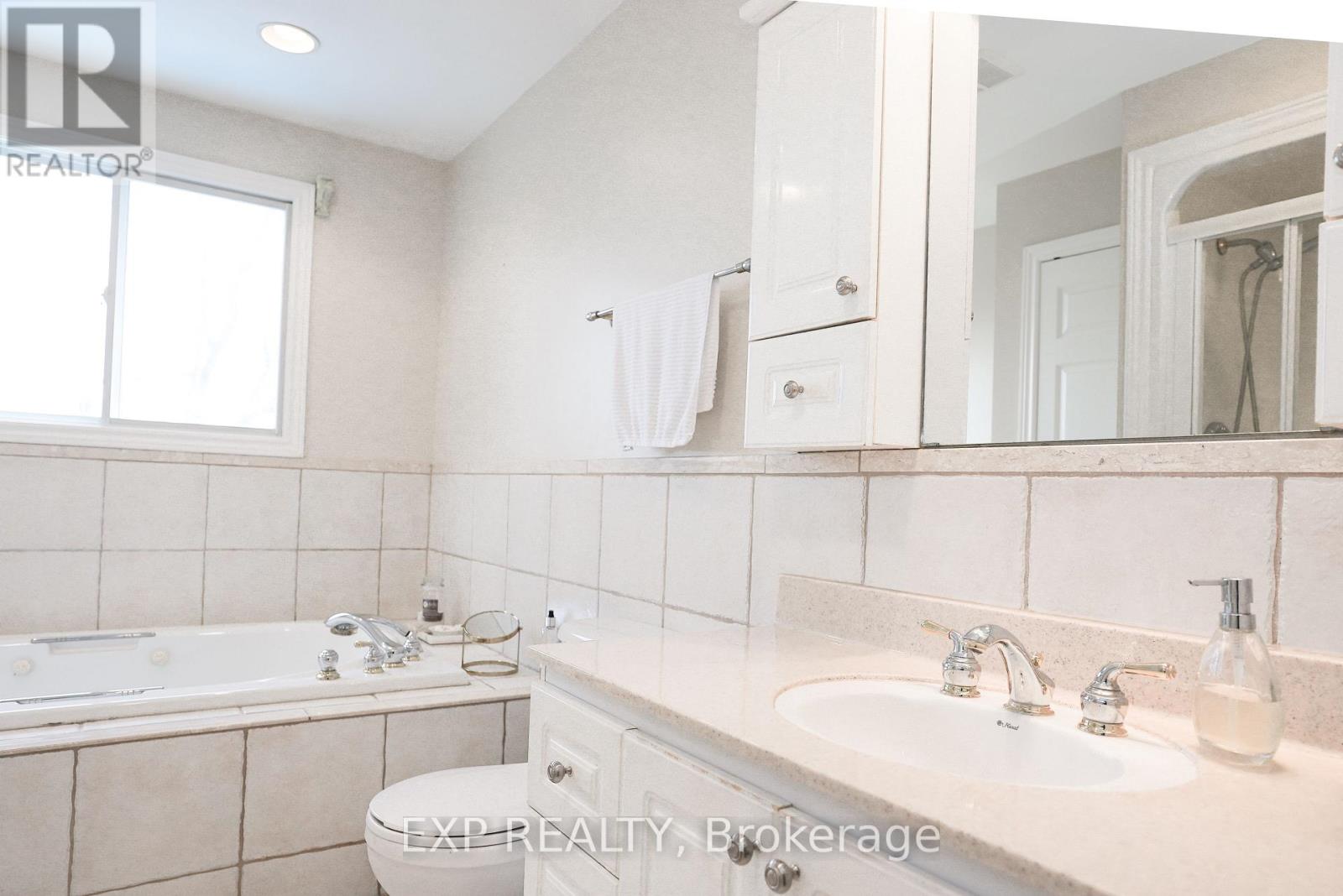 1266 Lakeview Drive, Oakville, Ontario  L6H 2M8 - Photo 19 - W13048806