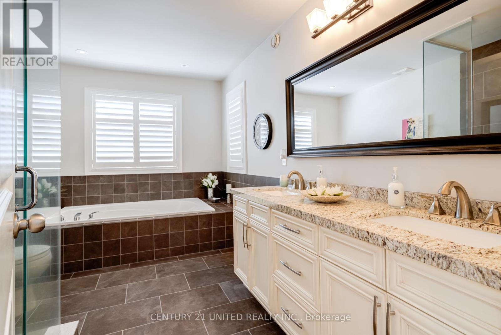 36 Auburn Court, Barrie (Ardagh), Ontario  L4N 6G9 - Photo 21 - S13049608