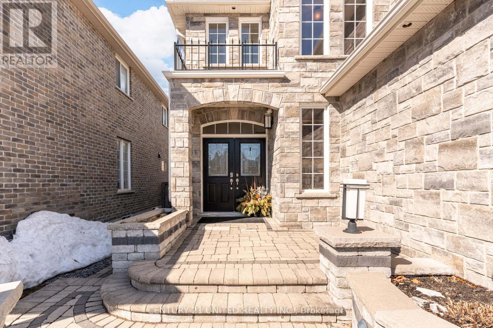 36 Auburn Court, Barrie (Ardagh), Ontario  L4N 6G9 - Photo 4 - S13049608