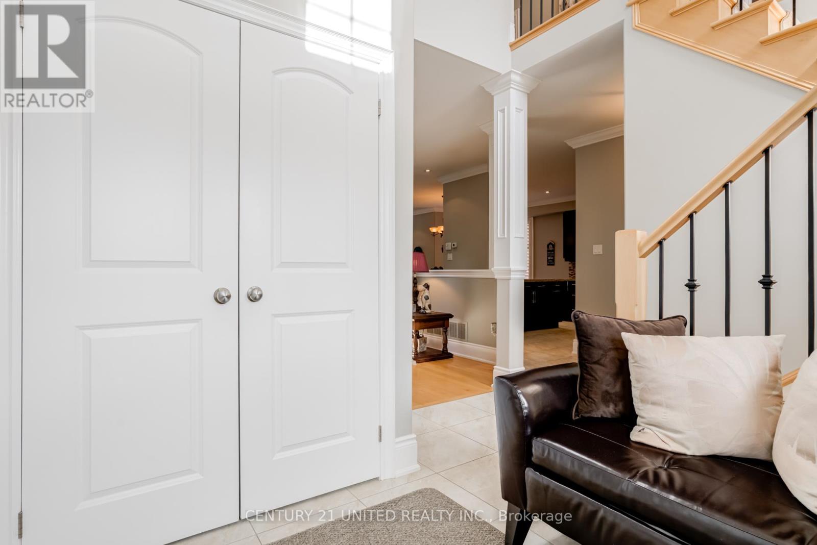 36 Auburn Court, Barrie (Ardagh), Ontario  L4N 6G9 - Photo 6 - S13049608