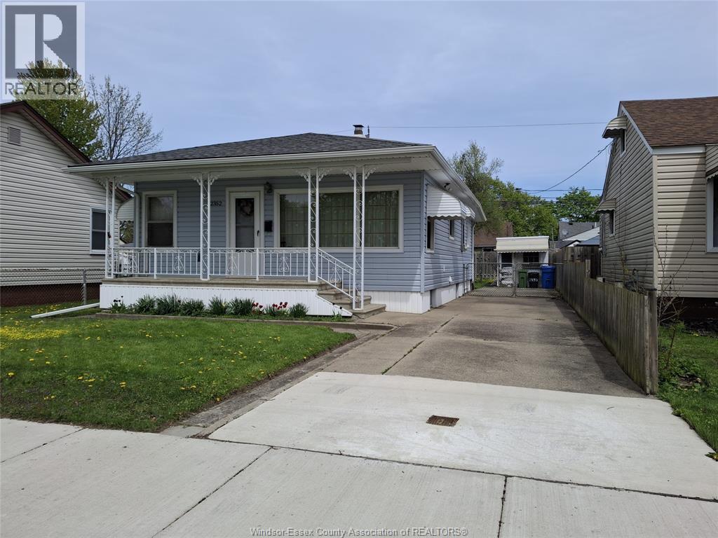 2352 WELLESLEY, Windsor, Ontario