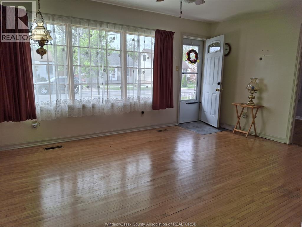 2352 Wellesley, Windsor, Ontario  N8W 2G2 - Photo 2 - 26009328