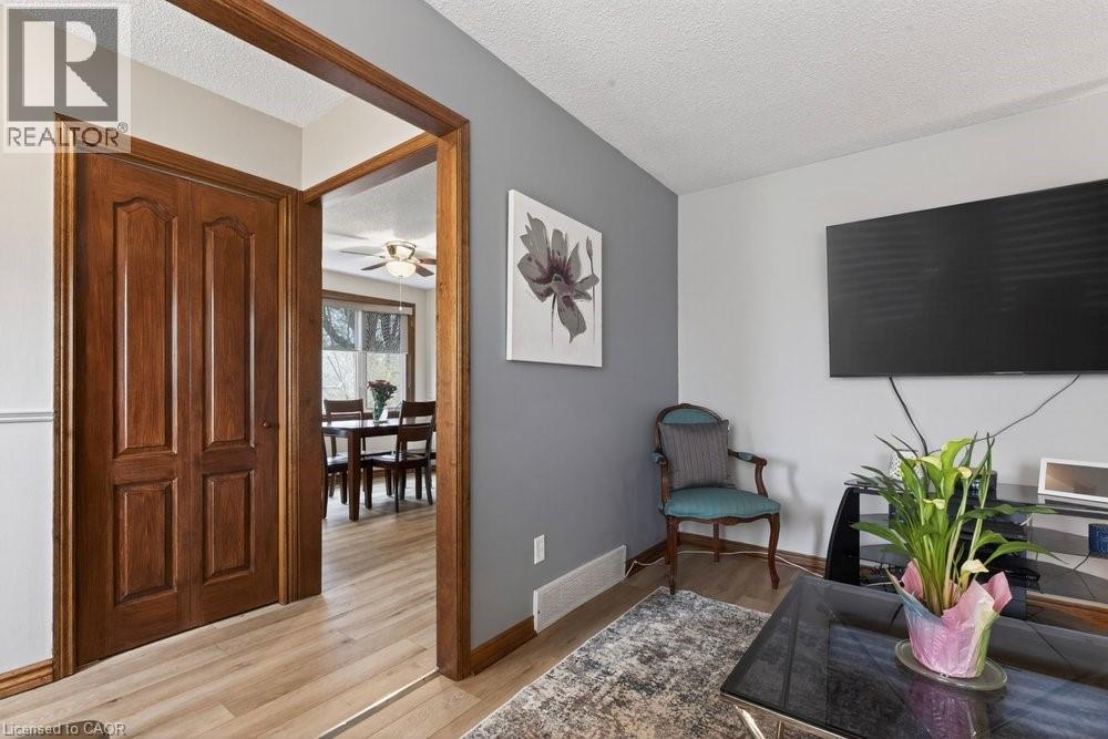 39 Cedardale Avenue, St. Catharines, Ontario  L2P 1B4 - Photo 5 - 40824547