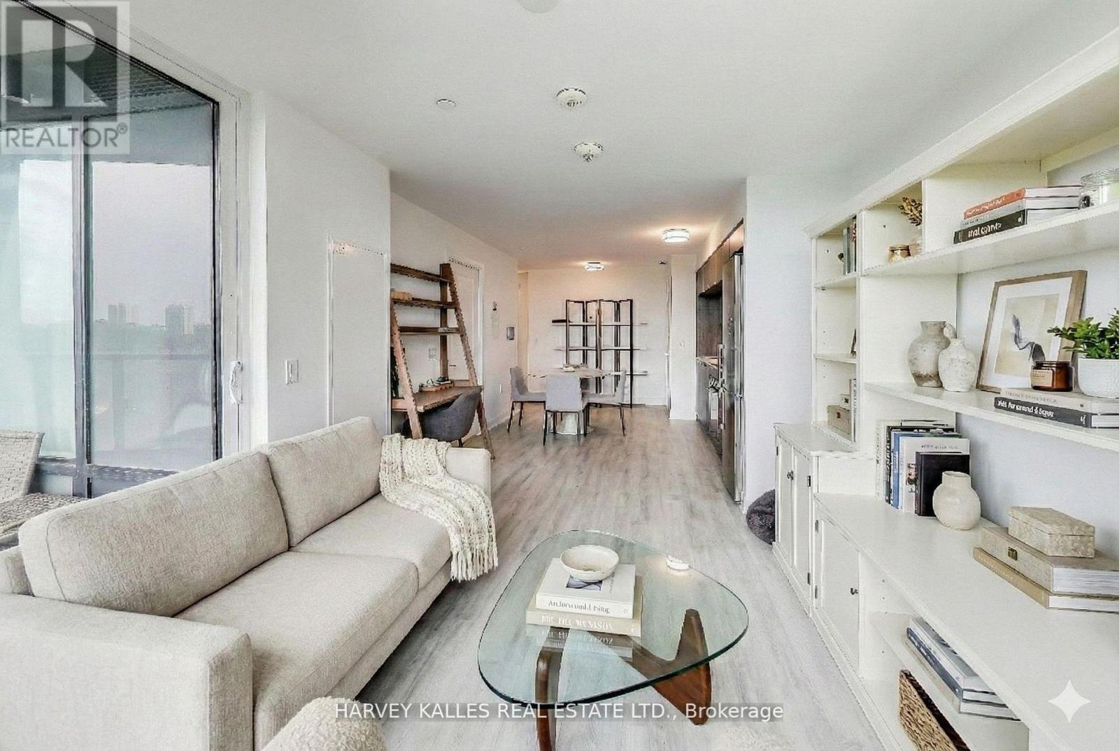 515 - 585 Bloor Street E, Toronto, Ontario  M4W 0B3 - Photo 2 - C13049740