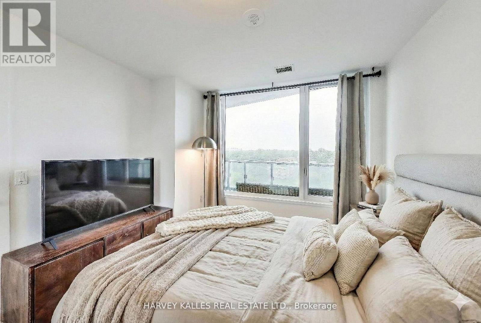 515 - 585 Bloor Street E, Toronto, Ontario  M4W 0B3 - Photo 6 - C13049740