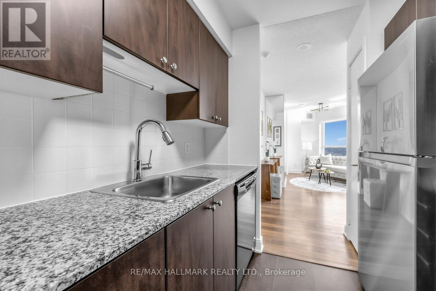 3918 - 135 Village Green Square, Toronto, Ontario  M1S 0G4 - Photo 8 - E13049596