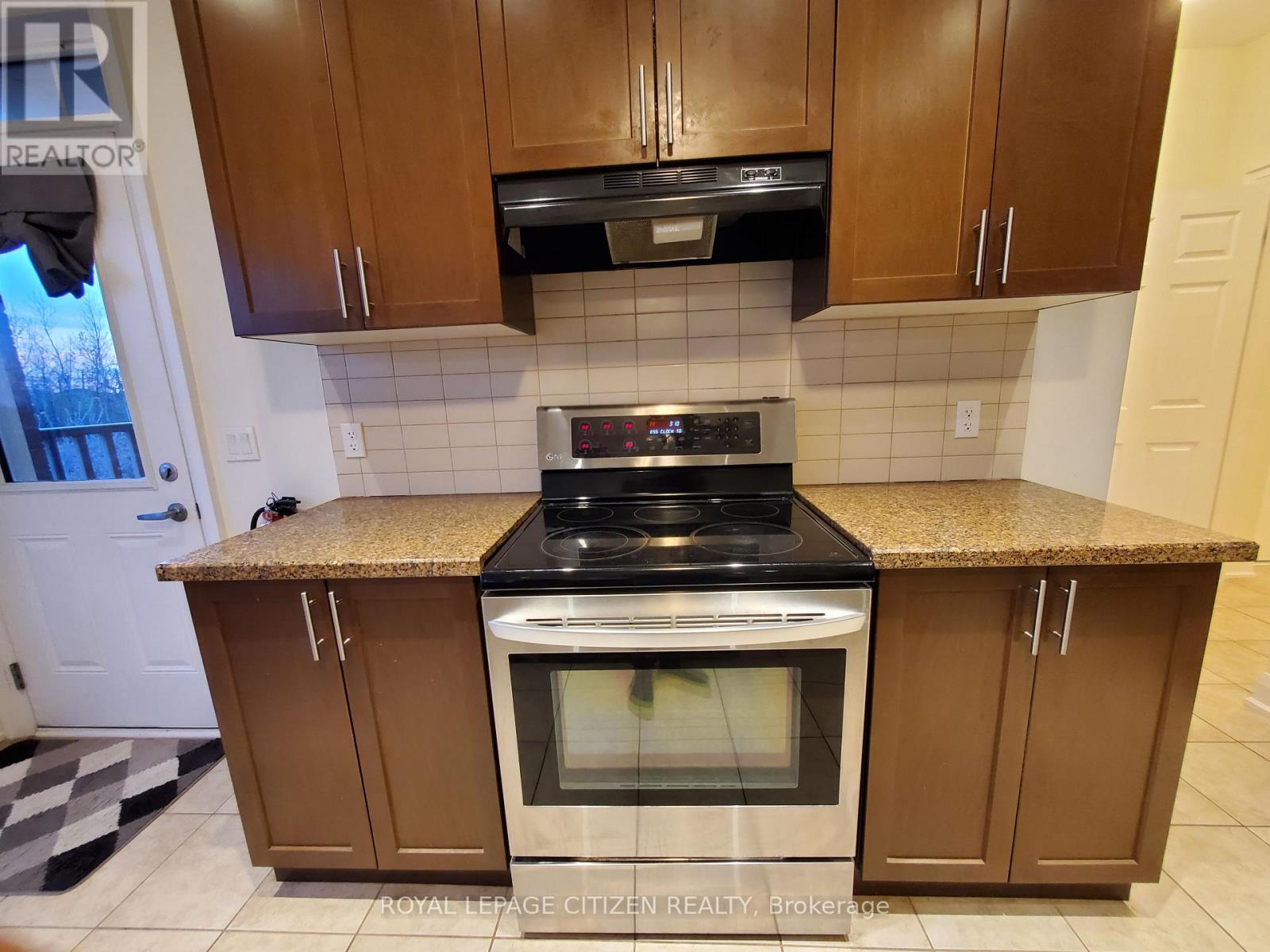 211 Symington Avenue, Oshawa, Ontario  L1L 0J8 - Photo 7 - E13049744