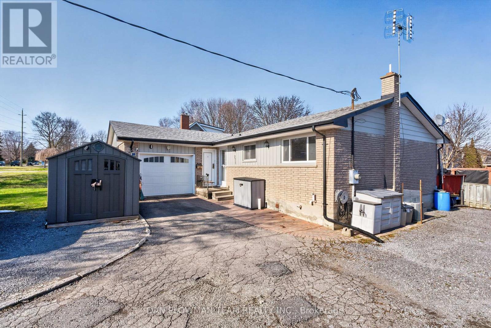 211 Liberty Street N, Clarington (Bowmanville), Ontario  L1C 2M6 - Photo 1 - E13049790