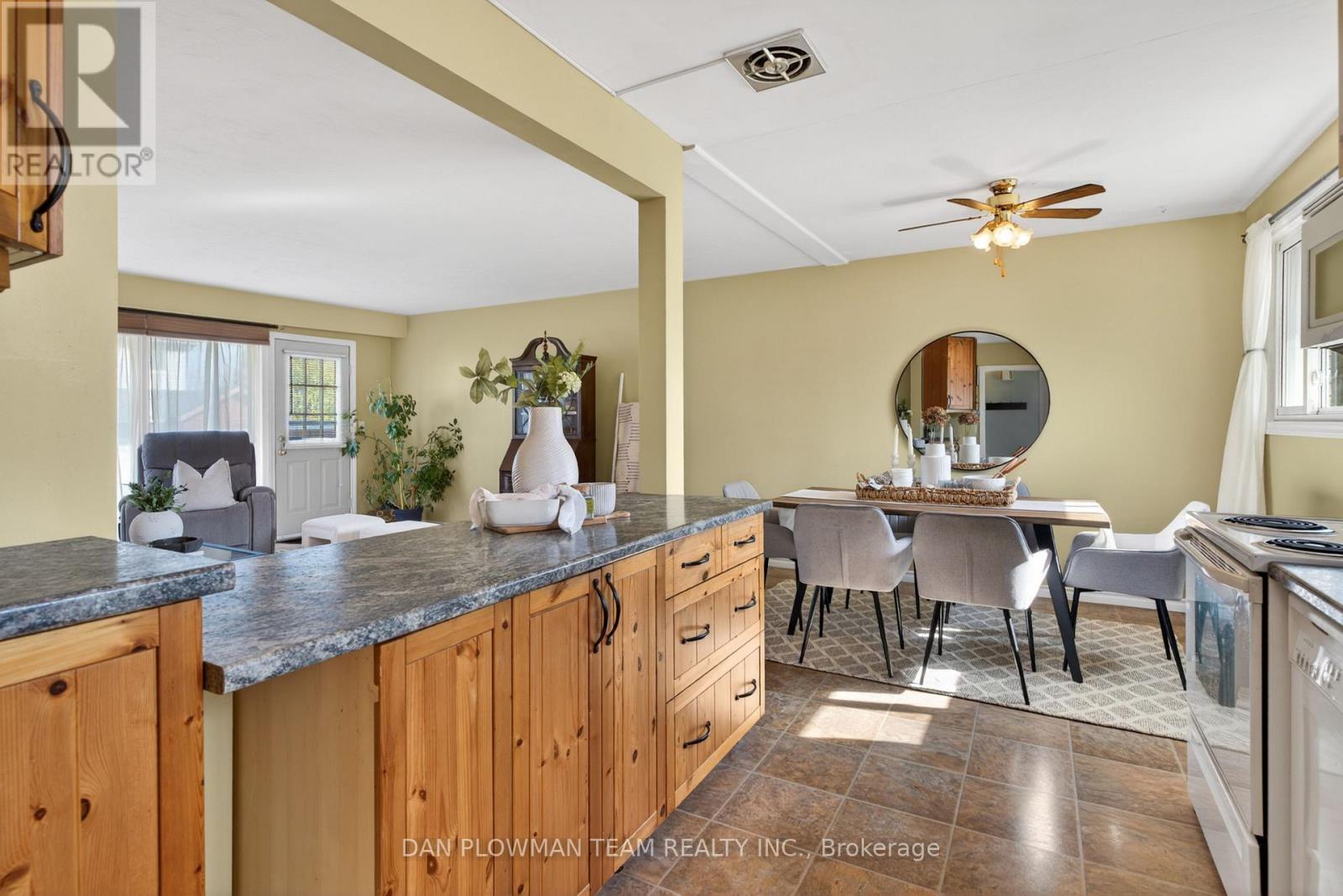 211 Liberty Street N, Clarington (Bowmanville), Ontario  L1C 2M6 - Photo 10 - E13049790