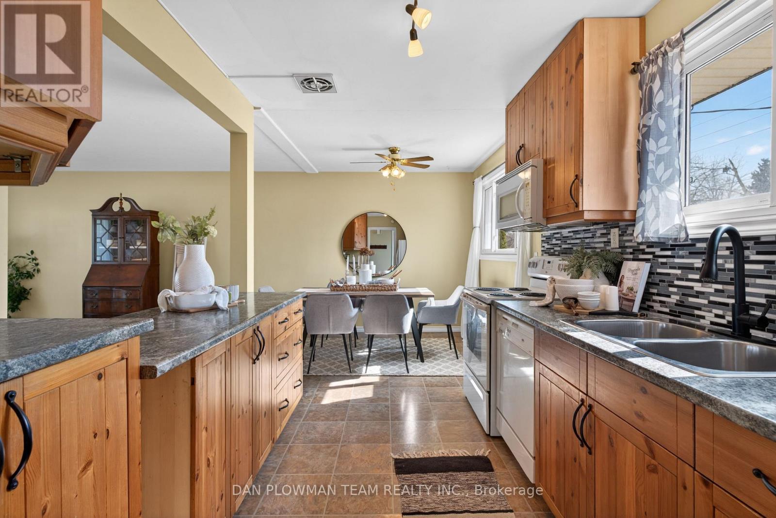 211 Liberty Street N, Clarington (Bowmanville), Ontario  L1C 2M6 - Photo 7 - E13049790