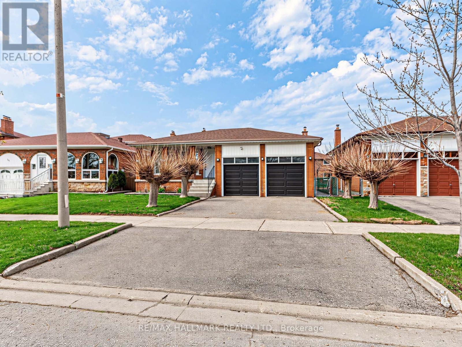 51 Lambeth Square, Toronto, Ontario  M1W 3B3 - Photo 2 - E13049812