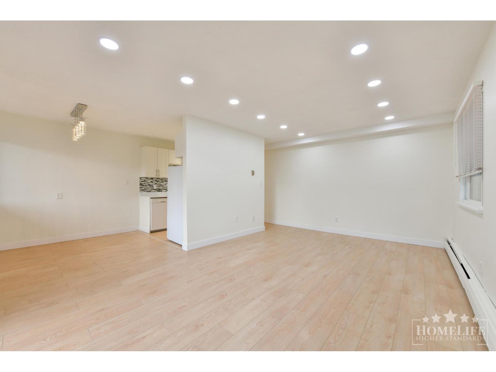 108 1444 Martin Street, White Rock, British Columbia  V4B 3W7 - Photo 8 - R3116230