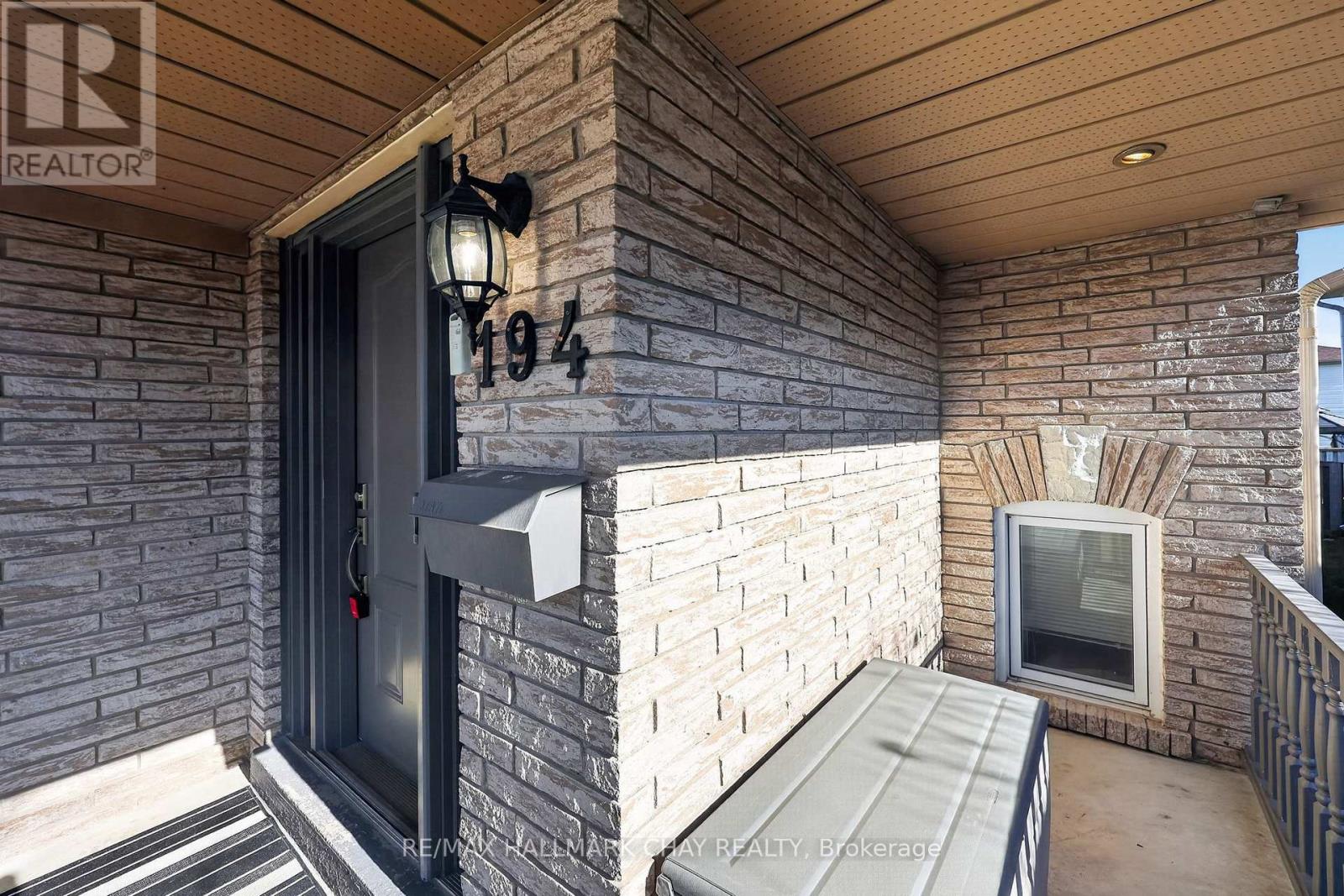 194 Wessenger Drive, Barrie (Holly), Ontario  L4N 8N9 - Photo 3 - S13049714