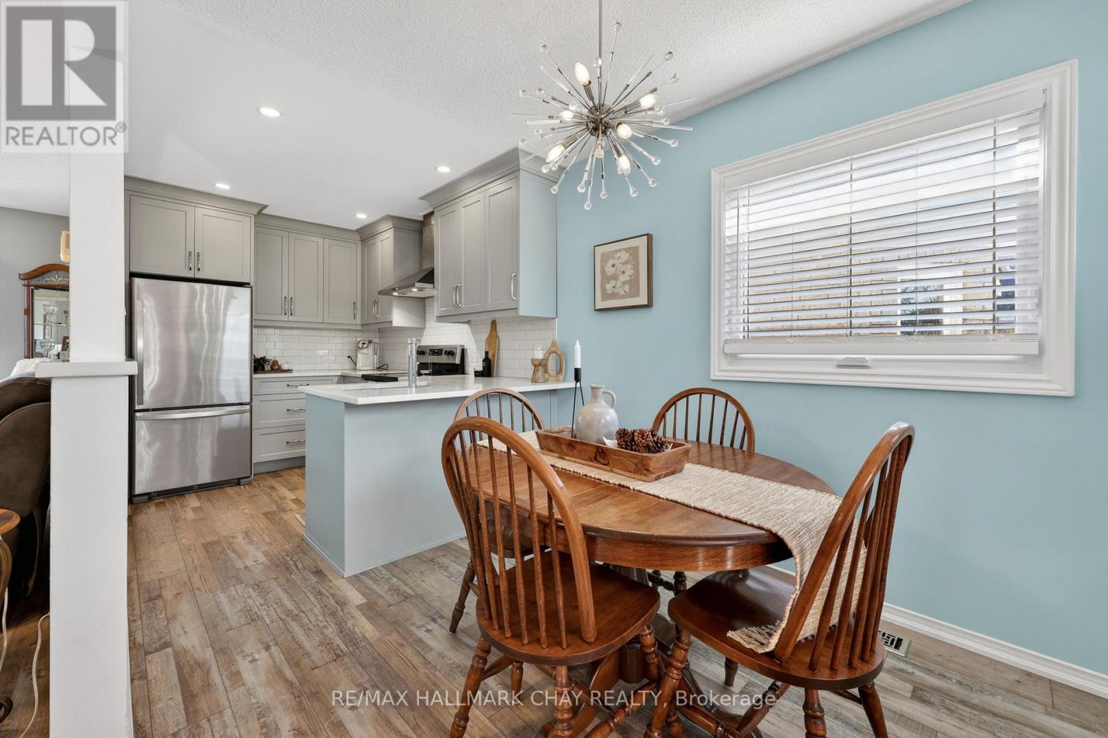 194 Wessenger Drive, Barrie (Holly), Ontario  L4N 8N9 - Photo 5 - S13049714