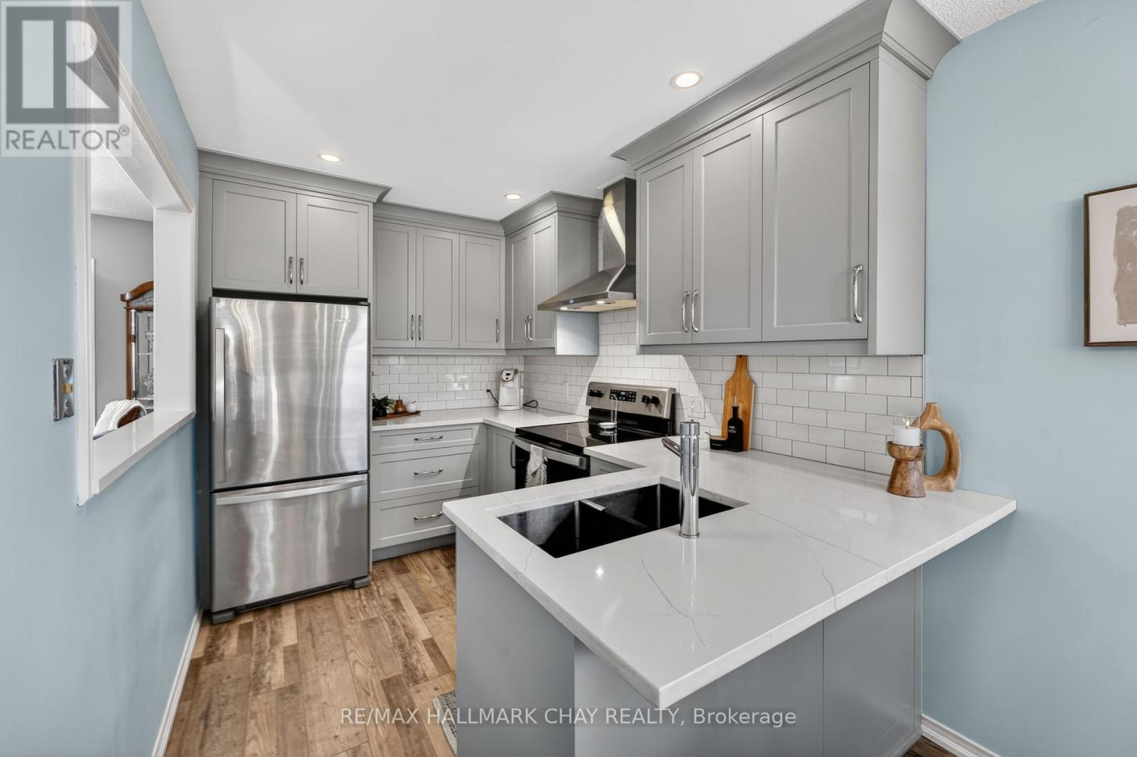 194 Wessenger Drive, Barrie (Holly), Ontario  L4N 8N9 - Photo 6 - S13049714