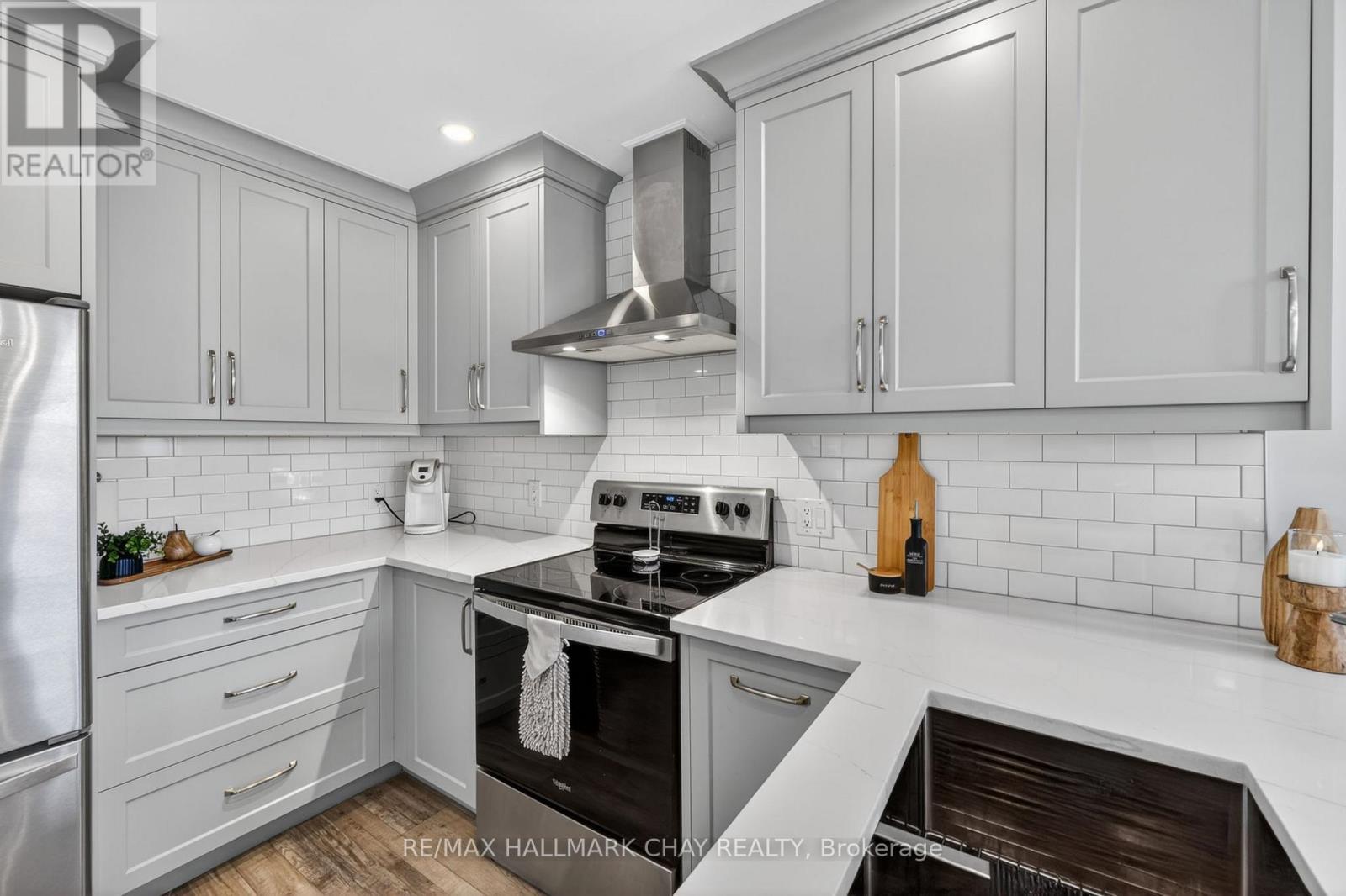 194 Wessenger Drive, Barrie (Holly), Ontario  L4N 8N9 - Photo 7 - S13049714